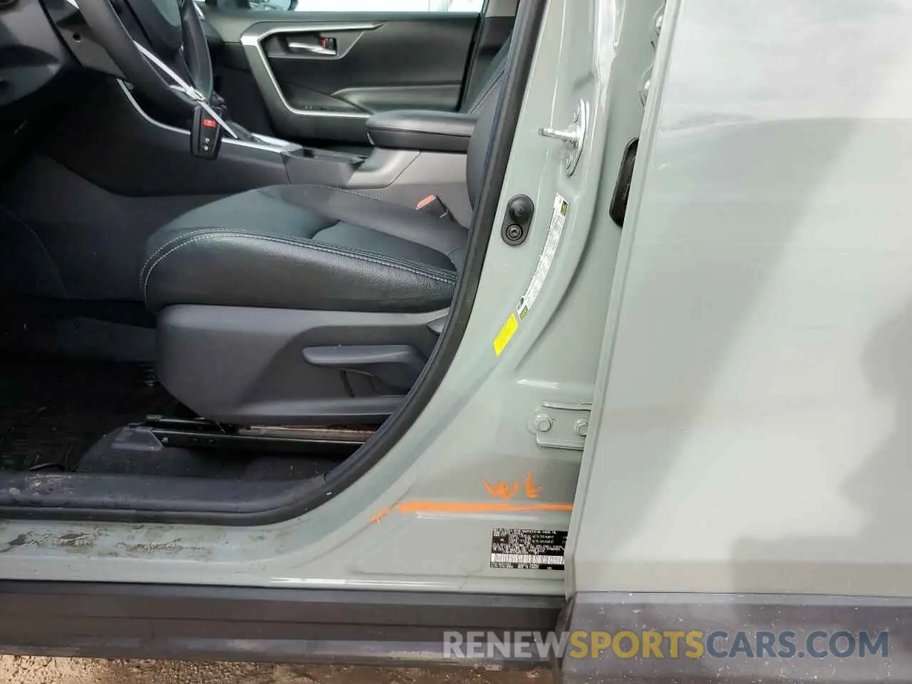 13 Photograph of a damaged car 2T3W1RFV7KW053999 TOYOTA RAV4 2019