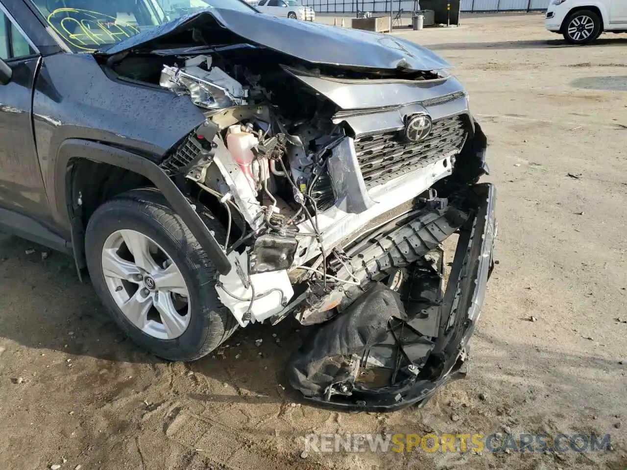 9 Photograph of a damaged car 2T3W1RFV8KC016624 TOYOTA RAV4 2019