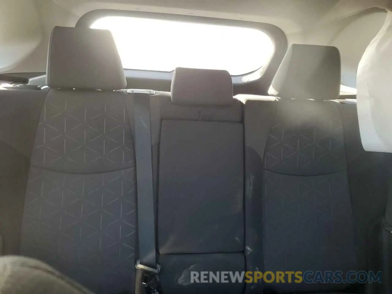 10 Photograph of a damaged car 2T3W1RFV8KC020155 TOYOTA RAV4 2019