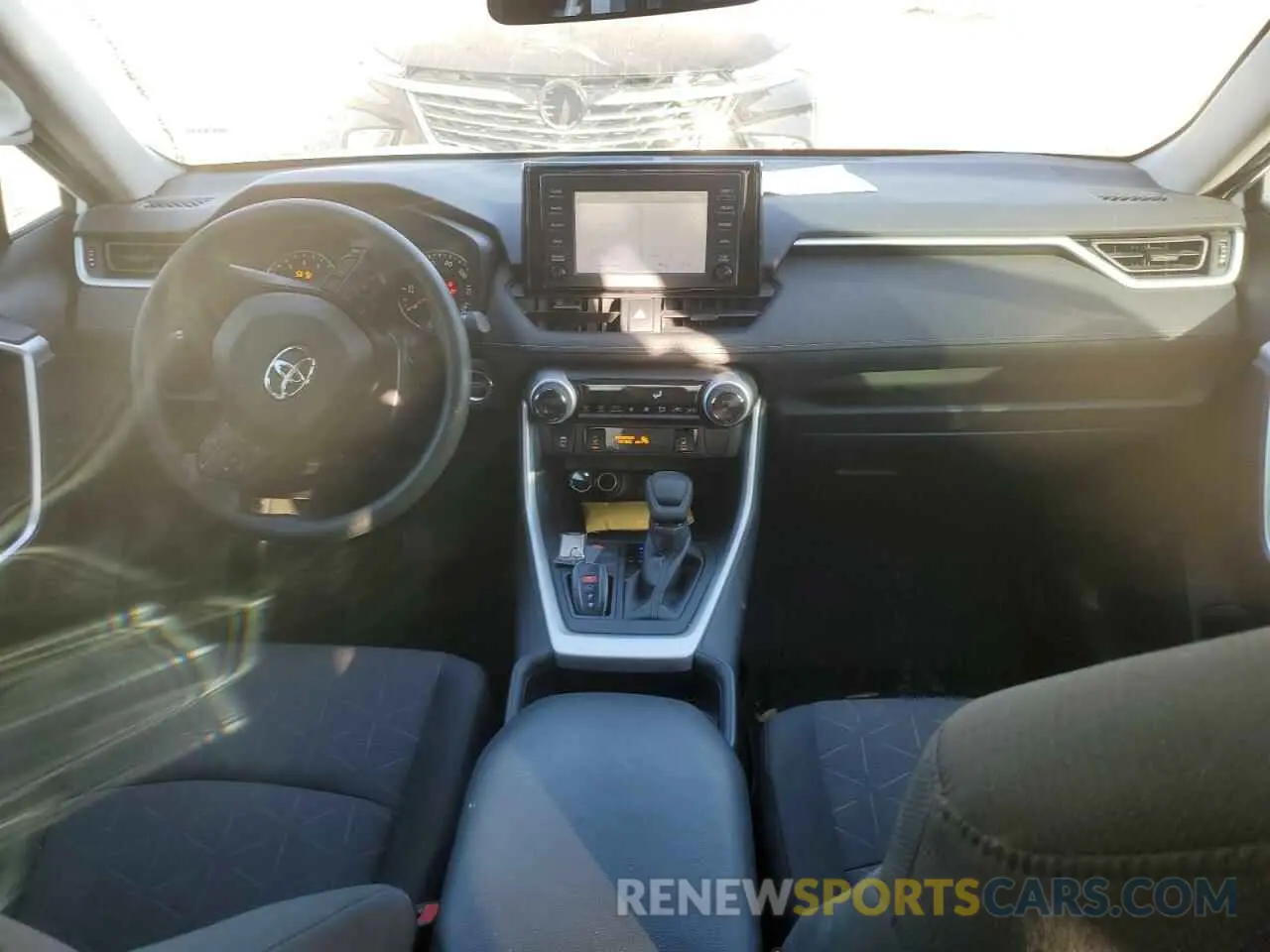 8 Photograph of a damaged car 2T3W1RFV8KC020155 TOYOTA RAV4 2019