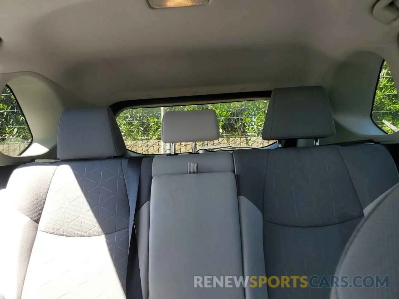 10 Photograph of a damaged car 2T3W1RFV8KC023914 TOYOTA RAV4 2019