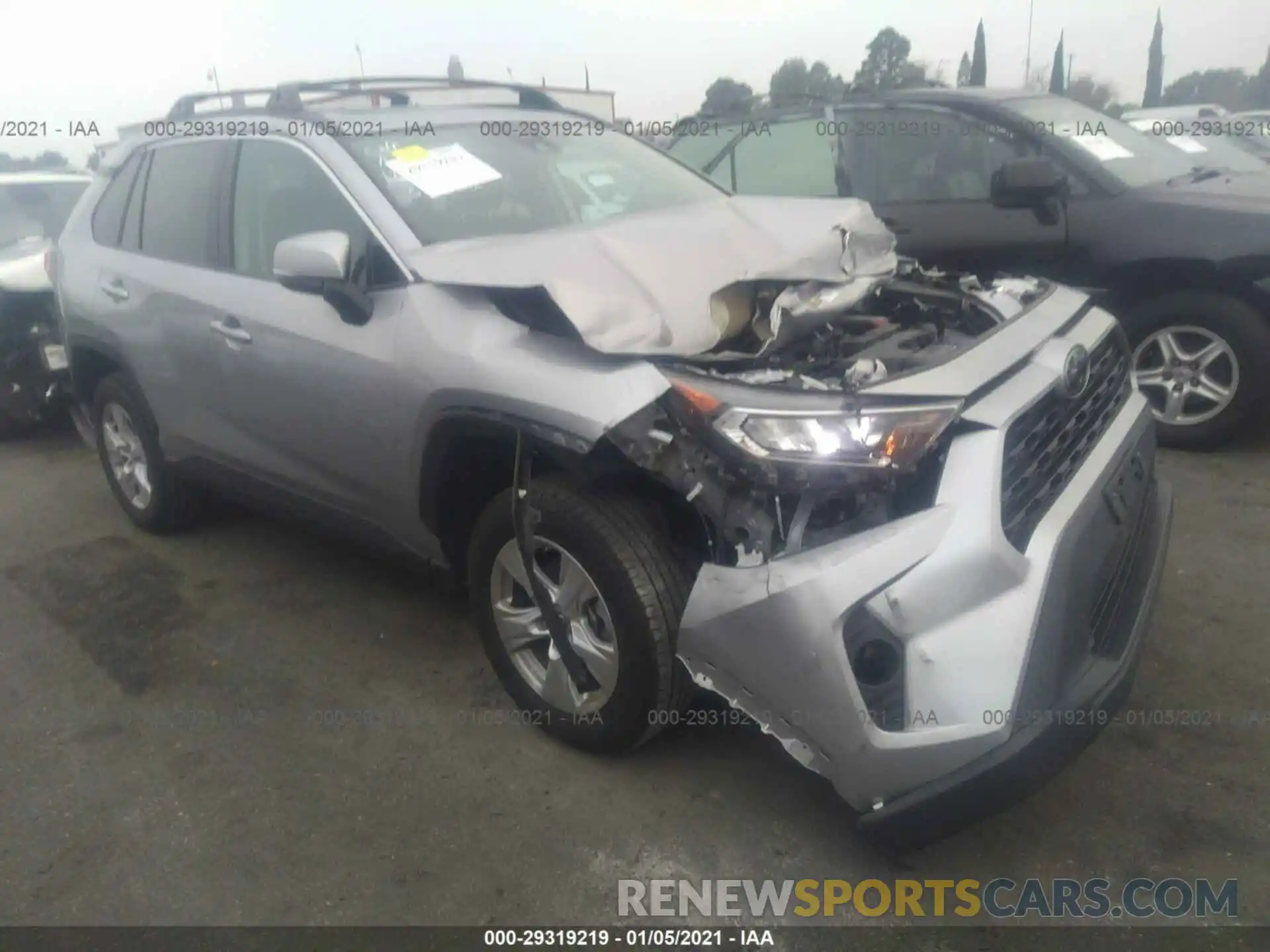 1 Photograph of a damaged car 2T3W1RFV8KC029082 TOYOTA RAV4 2019