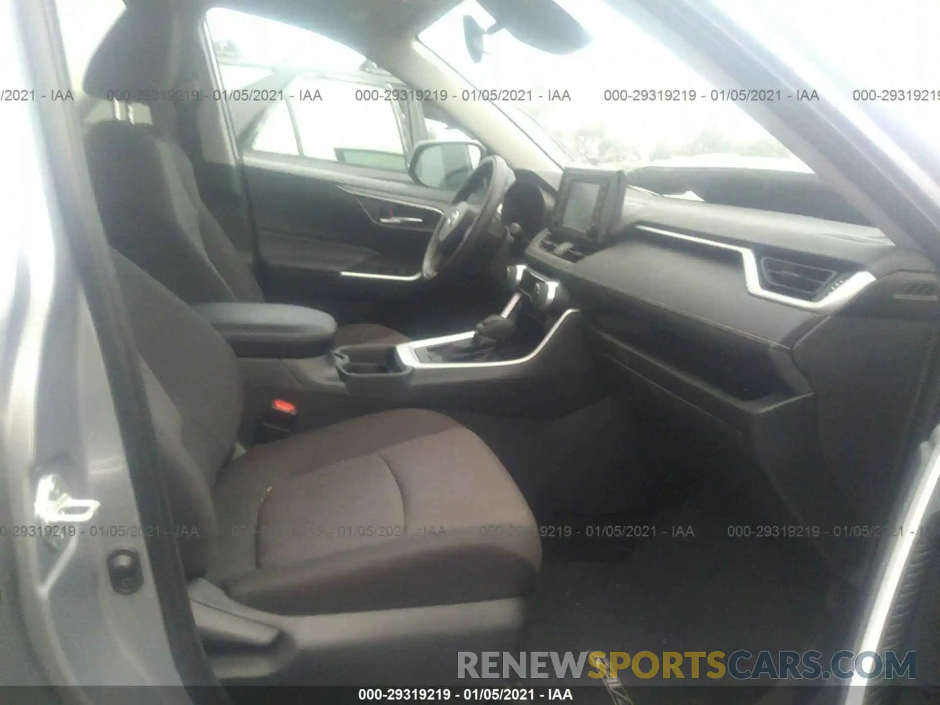 5 Photograph of a damaged car 2T3W1RFV8KC029082 TOYOTA RAV4 2019