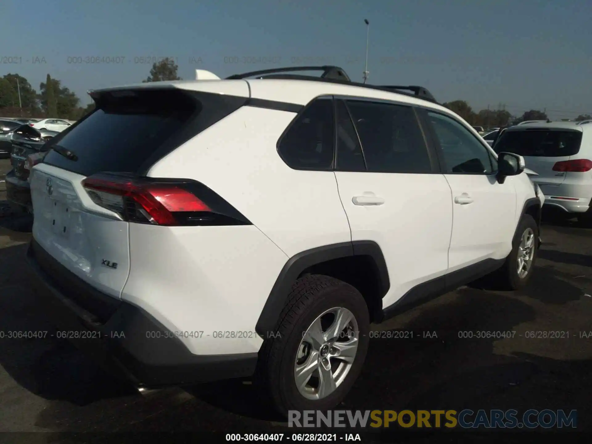 4 Photograph of a damaged car 2T3W1RFV8KW004147 TOYOTA RAV4 2019