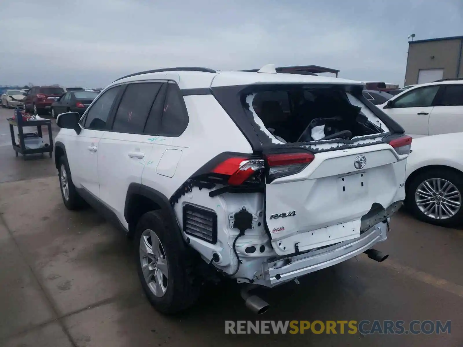 3 Photograph of a damaged car 2T3W1RFV8KW004567 TOYOTA RAV4 2019