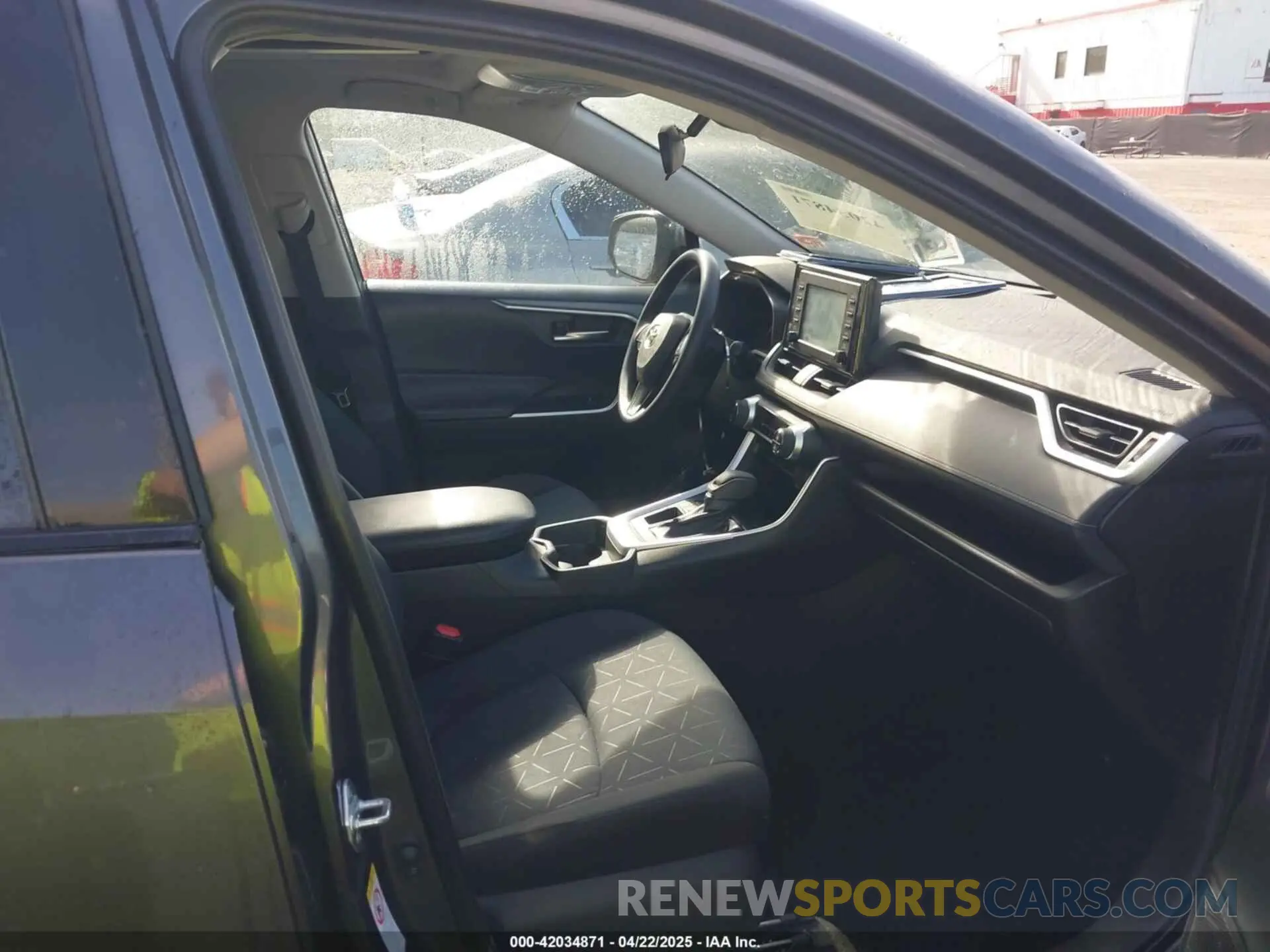 5 Photograph of a damaged car 2T3W1RFV8KW004648 TOYOTA RAV4 2019