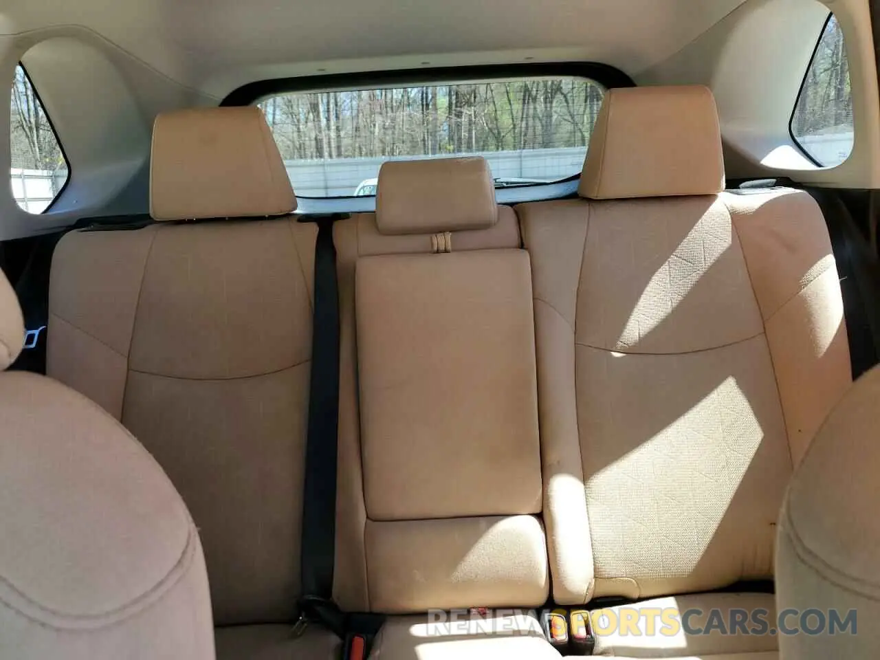 10 Photograph of a damaged car 2T3W1RFV8KW004875 TOYOTA RAV4 2019