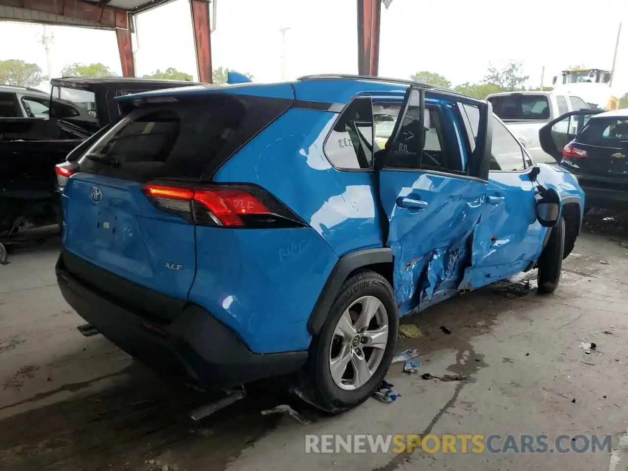 3 Photograph of a damaged car 2T3W1RFV8KW008523 TOYOTA RAV4 2019