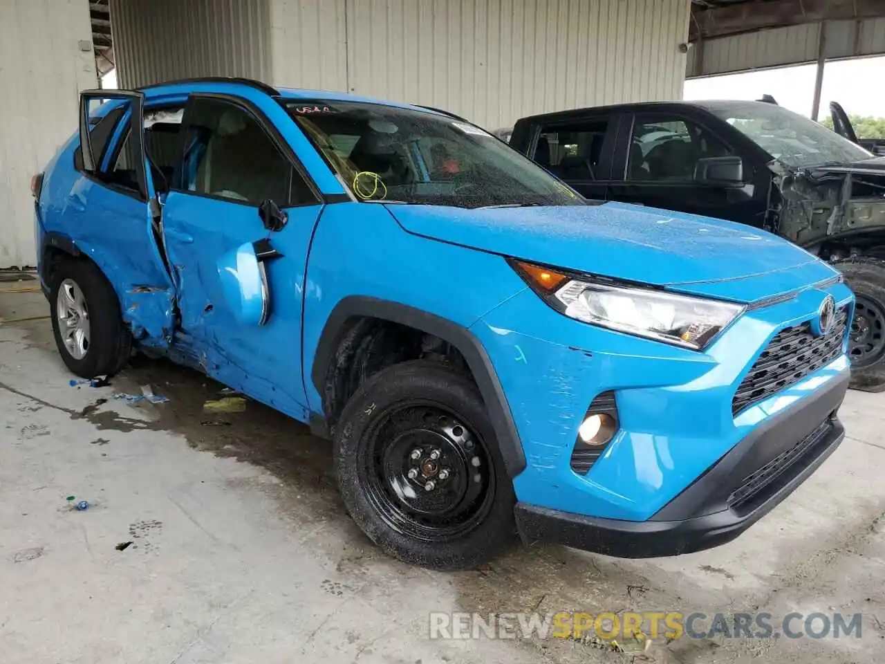 4 Photograph of a damaged car 2T3W1RFV8KW008523 TOYOTA RAV4 2019