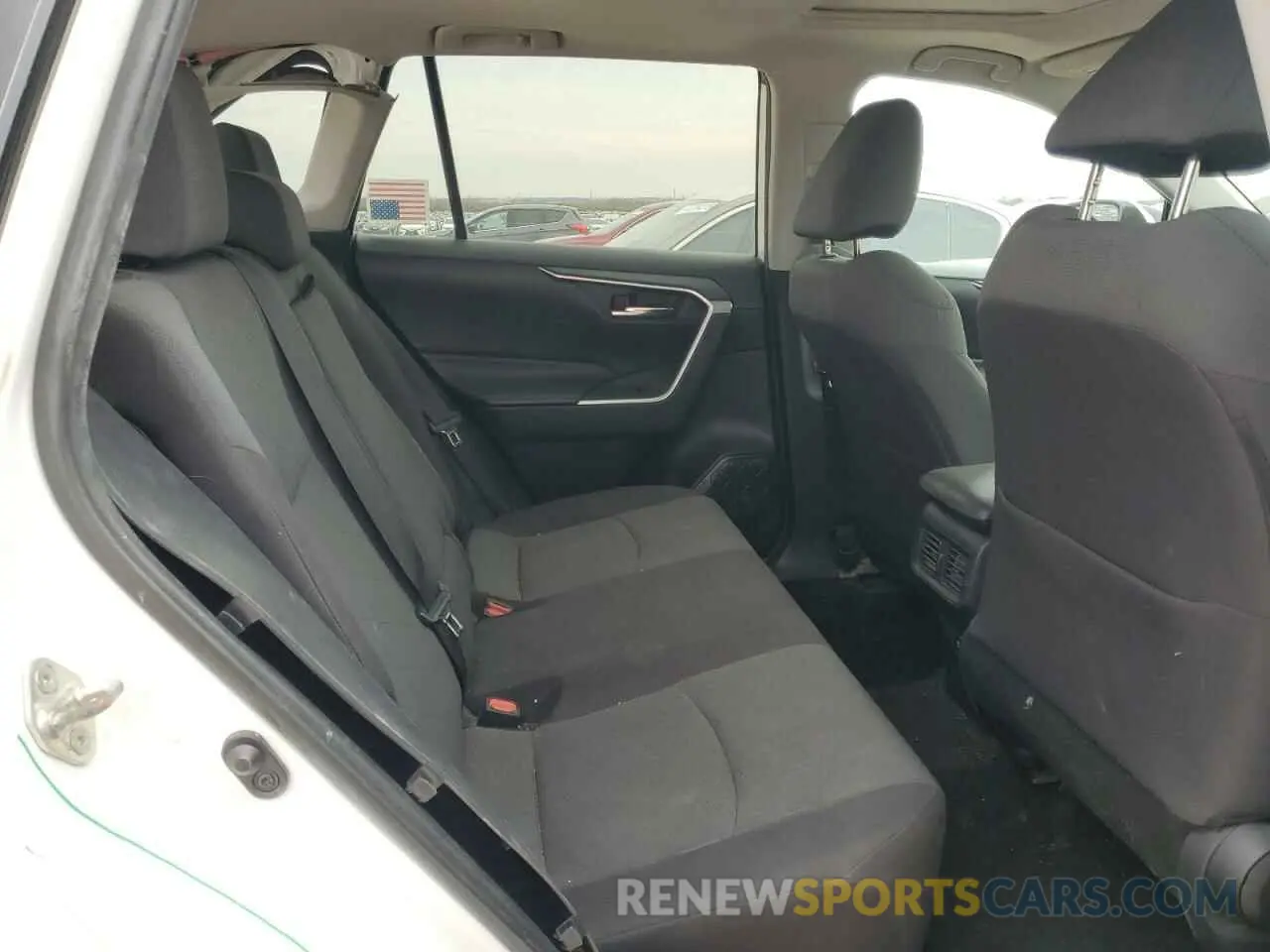 10 Photograph of a damaged car 2T3W1RFV8KW011387 TOYOTA RAV4 2019