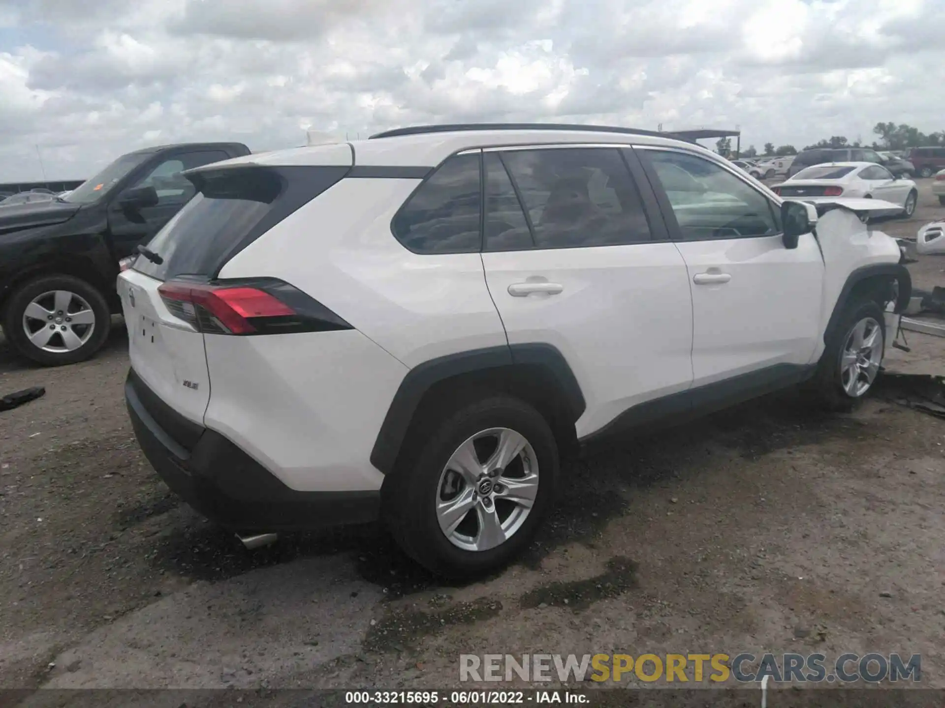 4 Photograph of a damaged car 2T3W1RFV8KW012801 TOYOTA RAV4 2019