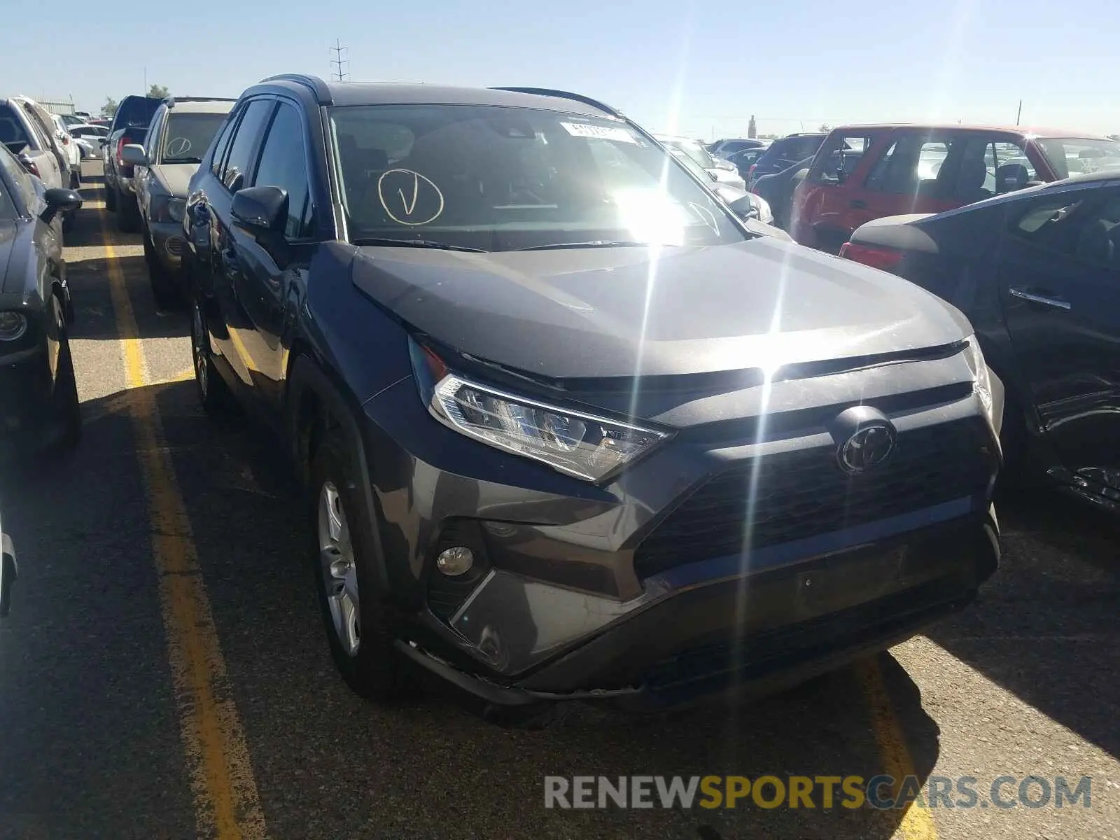 1 Photograph of a damaged car 2T3W1RFV8KW013933 TOYOTA RAV4 2019