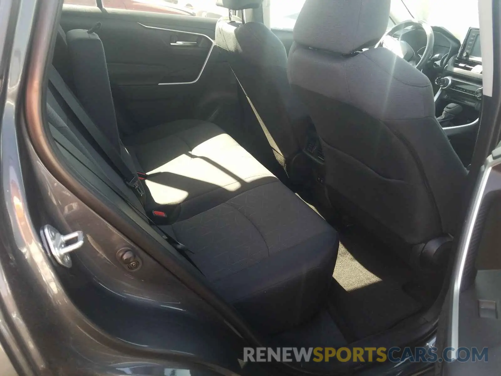 6 Photograph of a damaged car 2T3W1RFV8KW013933 TOYOTA RAV4 2019