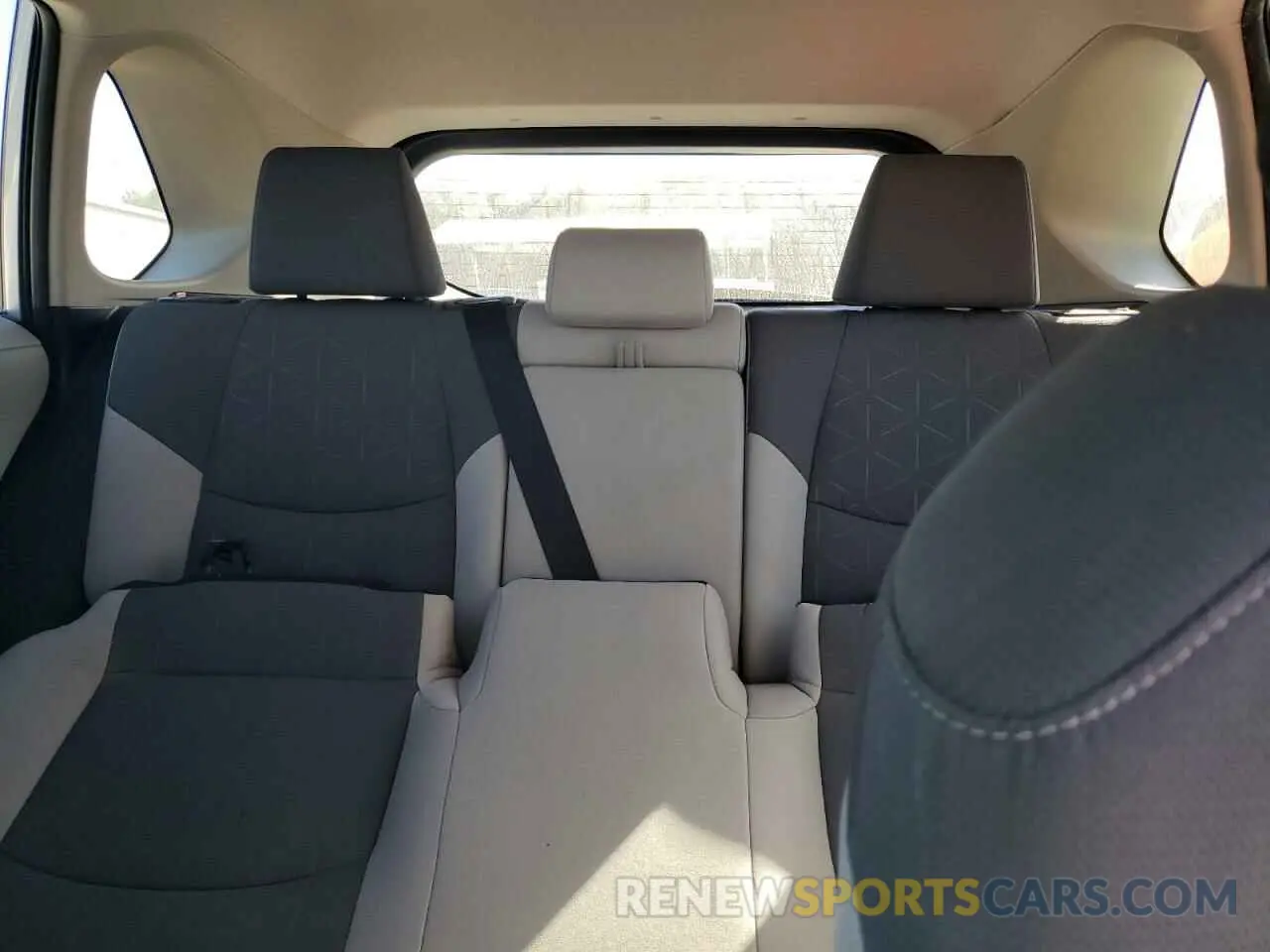 10 Photograph of a damaged car 2T3W1RFV8KW029601 TOYOTA RAV4 2019