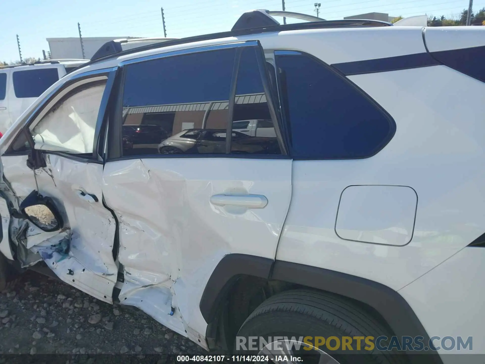 6 Photograph of a damaged car 2T3W1RFV8KW031560 TOYOTA RAV4 2019