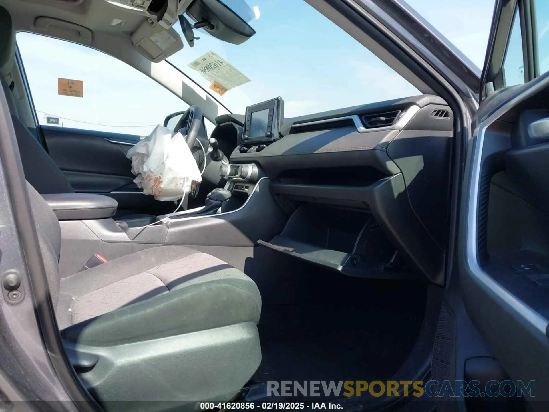 5 Photograph of a damaged car 2T3W1RFV8KW049489 TOYOTA RAV4 2019