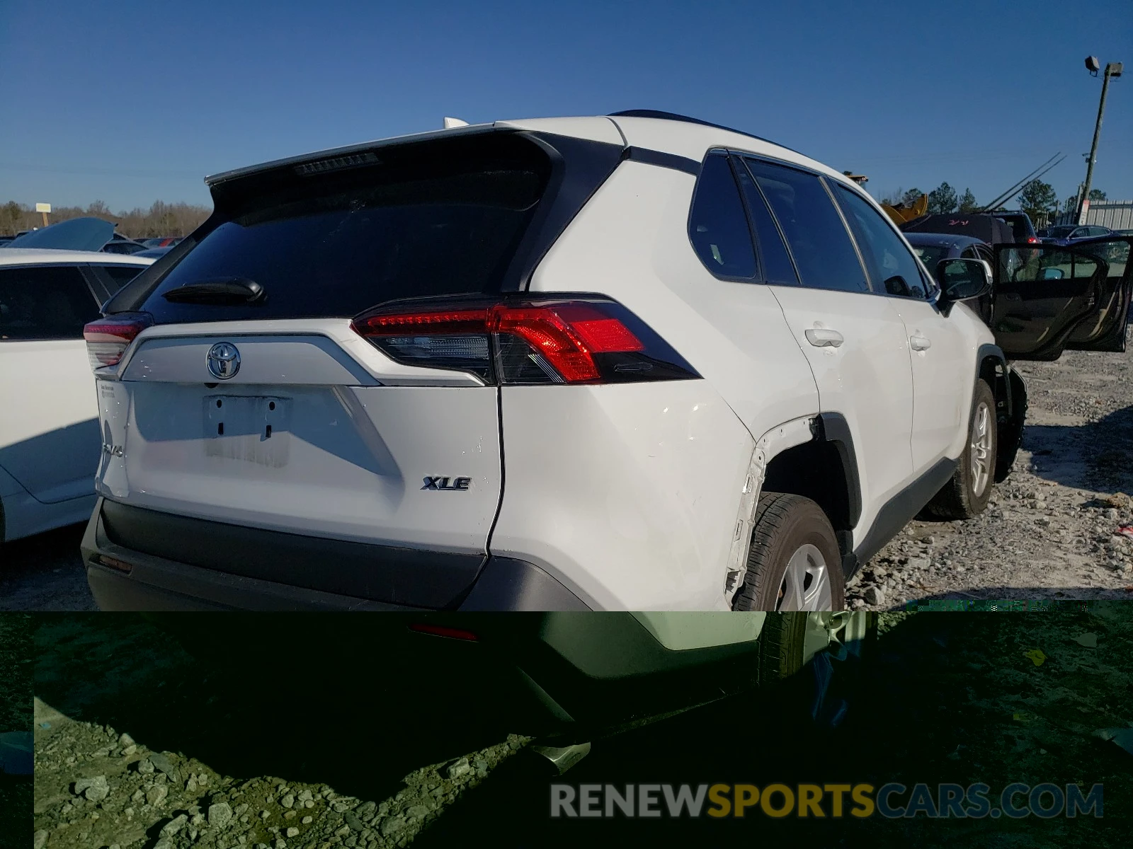 4 Photograph of a damaged car 2T3W1RFV8KW050173 TOYOTA RAV4 2019