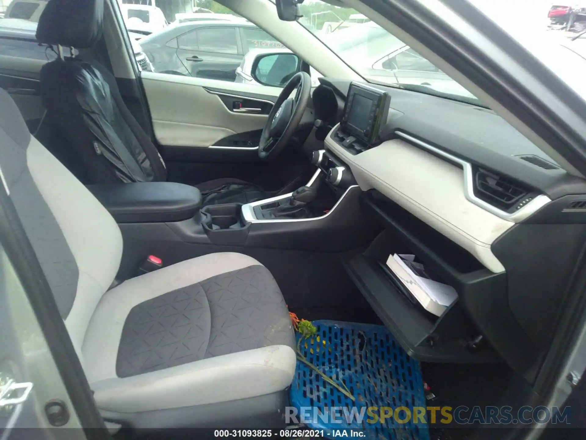 5 Photograph of a damaged car 2T3W1RFV8KW057155 TOYOTA RAV4 2019