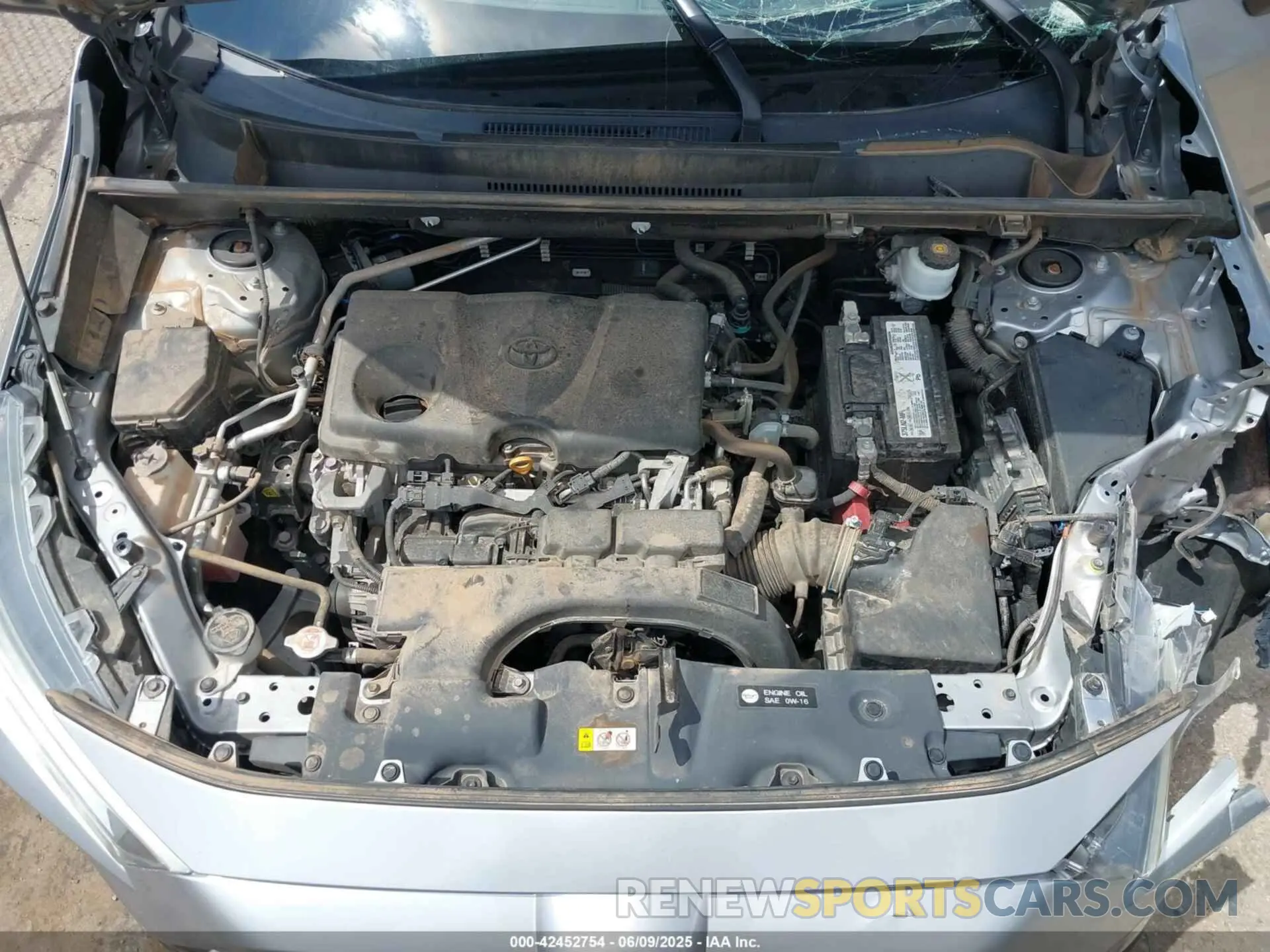 10 Photograph of a damaged car 2T3W1RFV9KC005471 TOYOTA RAV4 2019
