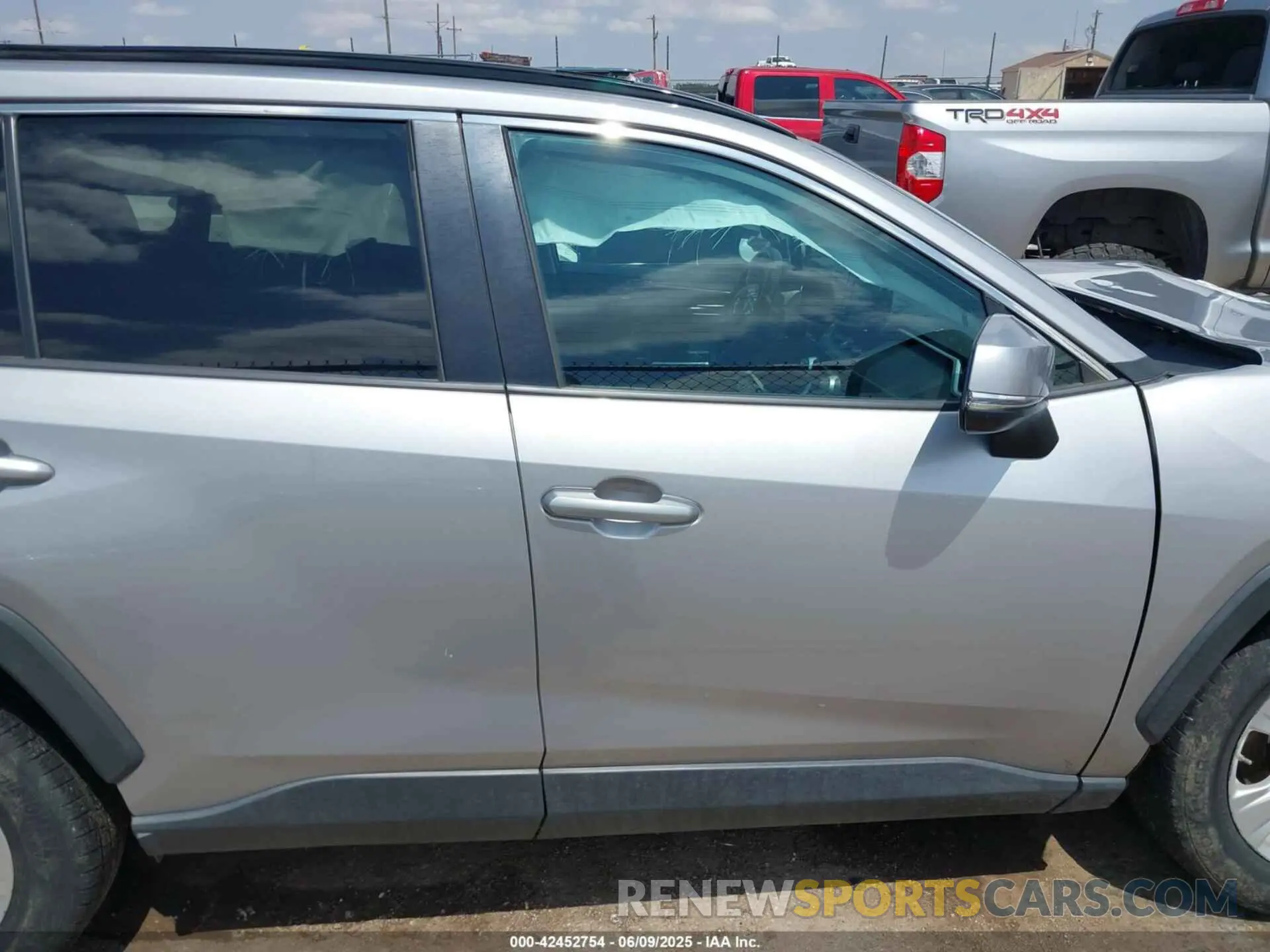 12 Photograph of a damaged car 2T3W1RFV9KC005471 TOYOTA RAV4 2019