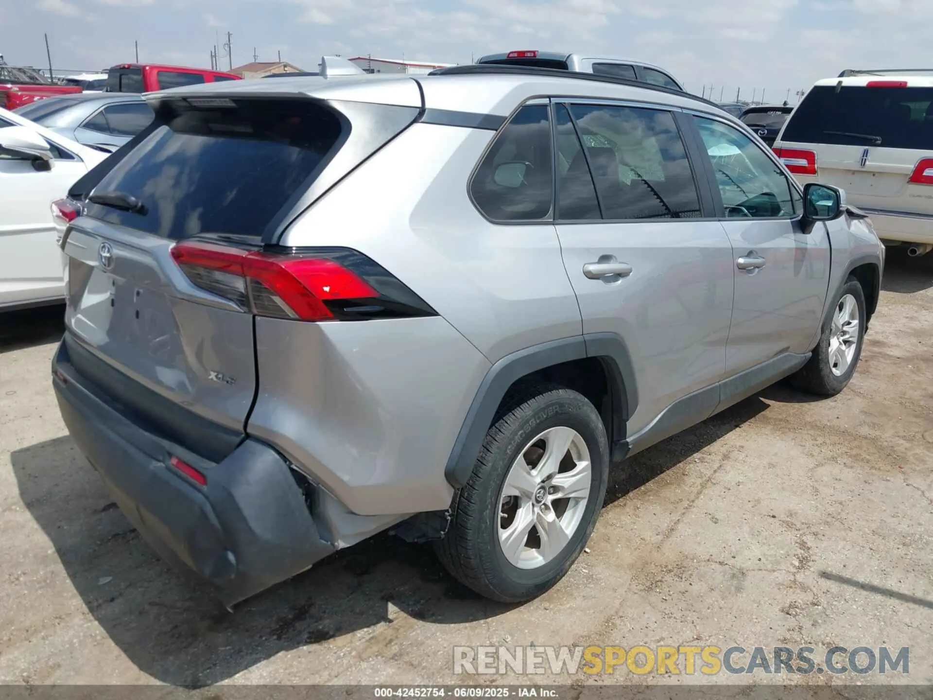 4 Photograph of a damaged car 2T3W1RFV9KC005471 TOYOTA RAV4 2019