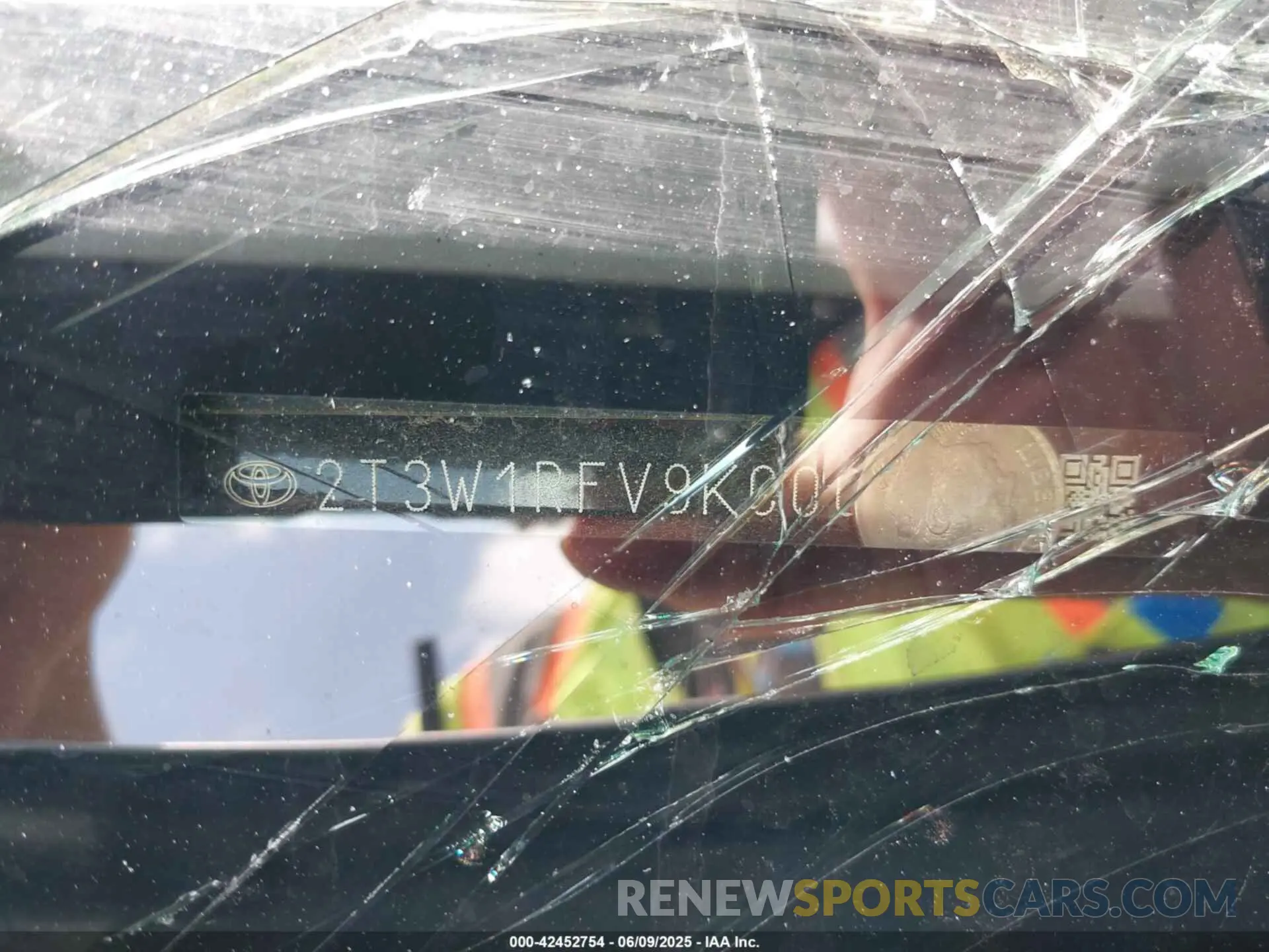 9 Photograph of a damaged car 2T3W1RFV9KC005471 TOYOTA RAV4 2019
