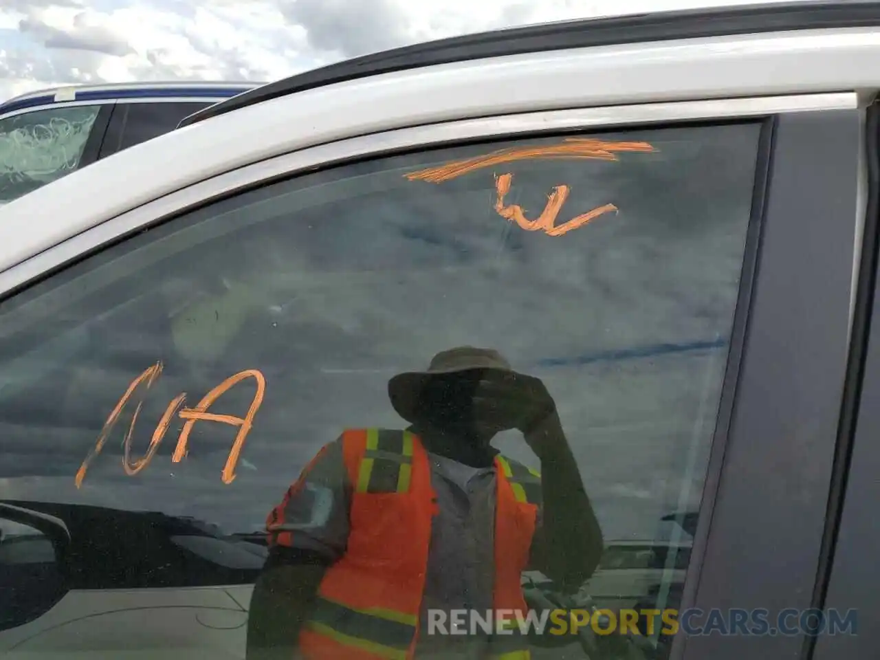 9 Photograph of a damaged car 2T3W1RFV9KC005521 TOYOTA RAV4 2019