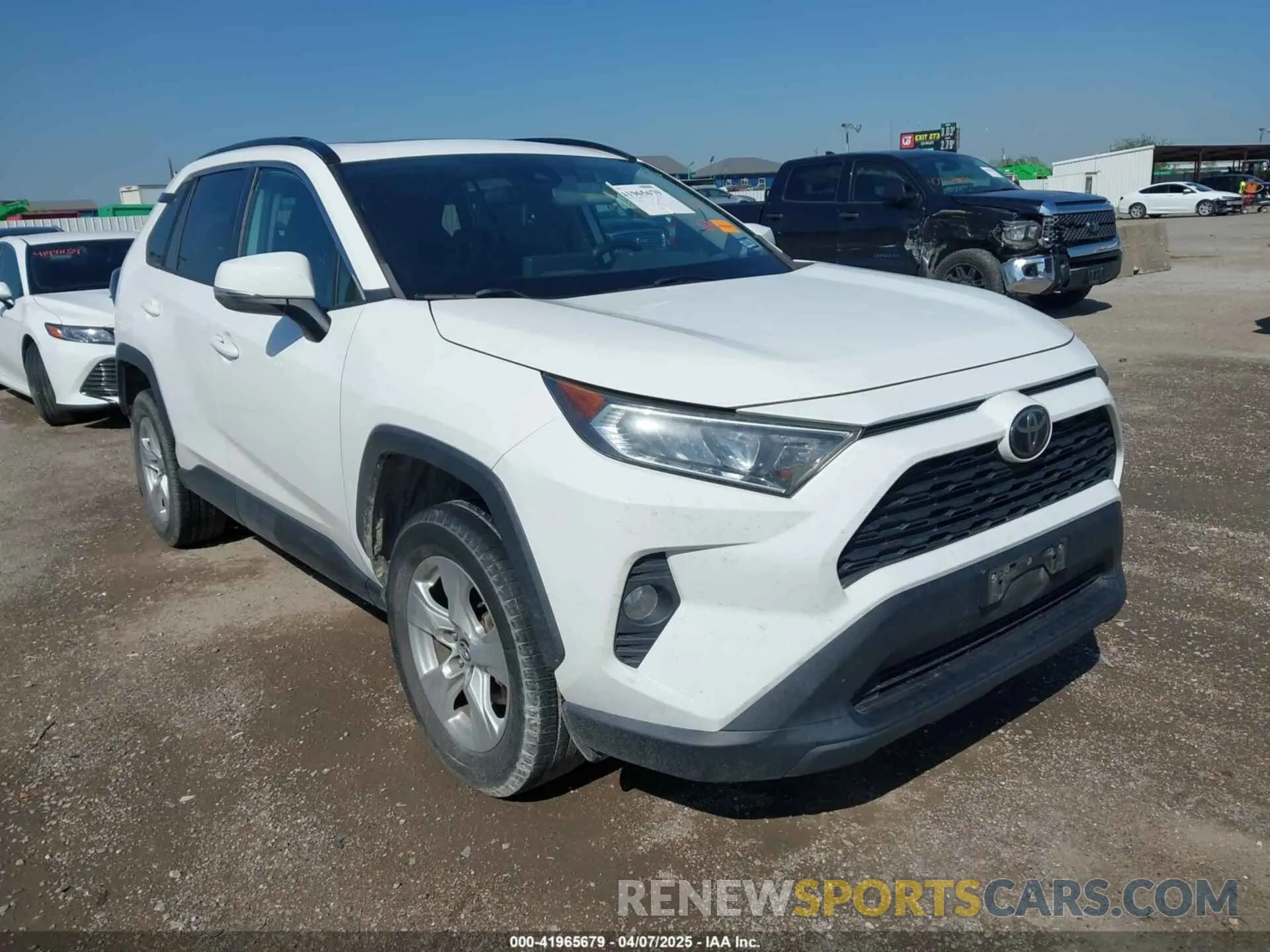 1 Photograph of a damaged car 2T3W1RFV9KC005888 TOYOTA RAV4 2019