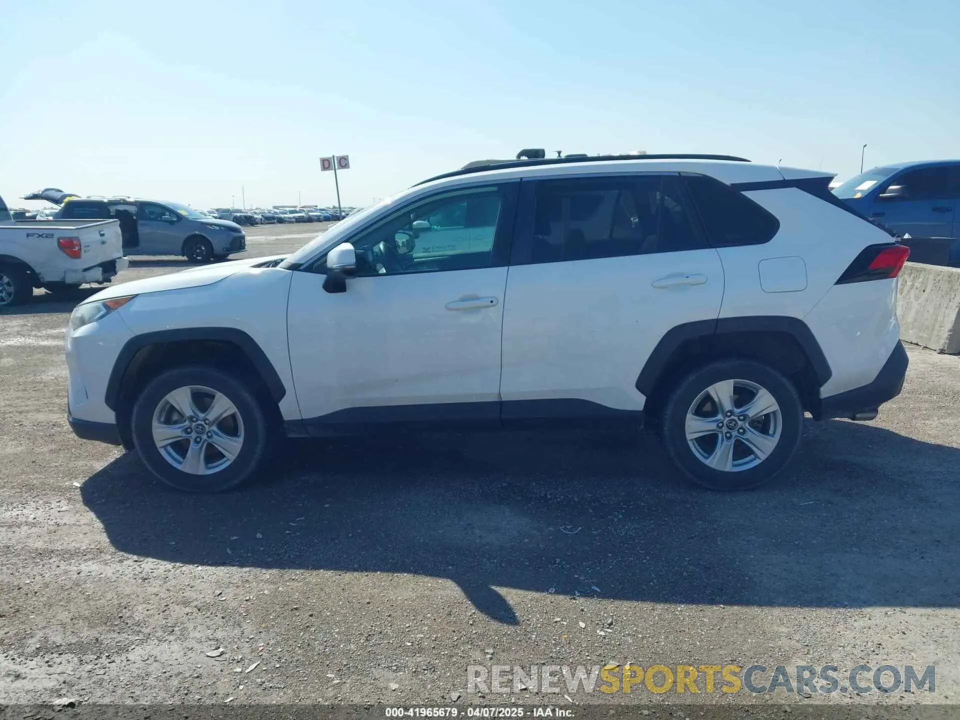14 Photograph of a damaged car 2T3W1RFV9KC005888 TOYOTA RAV4 2019