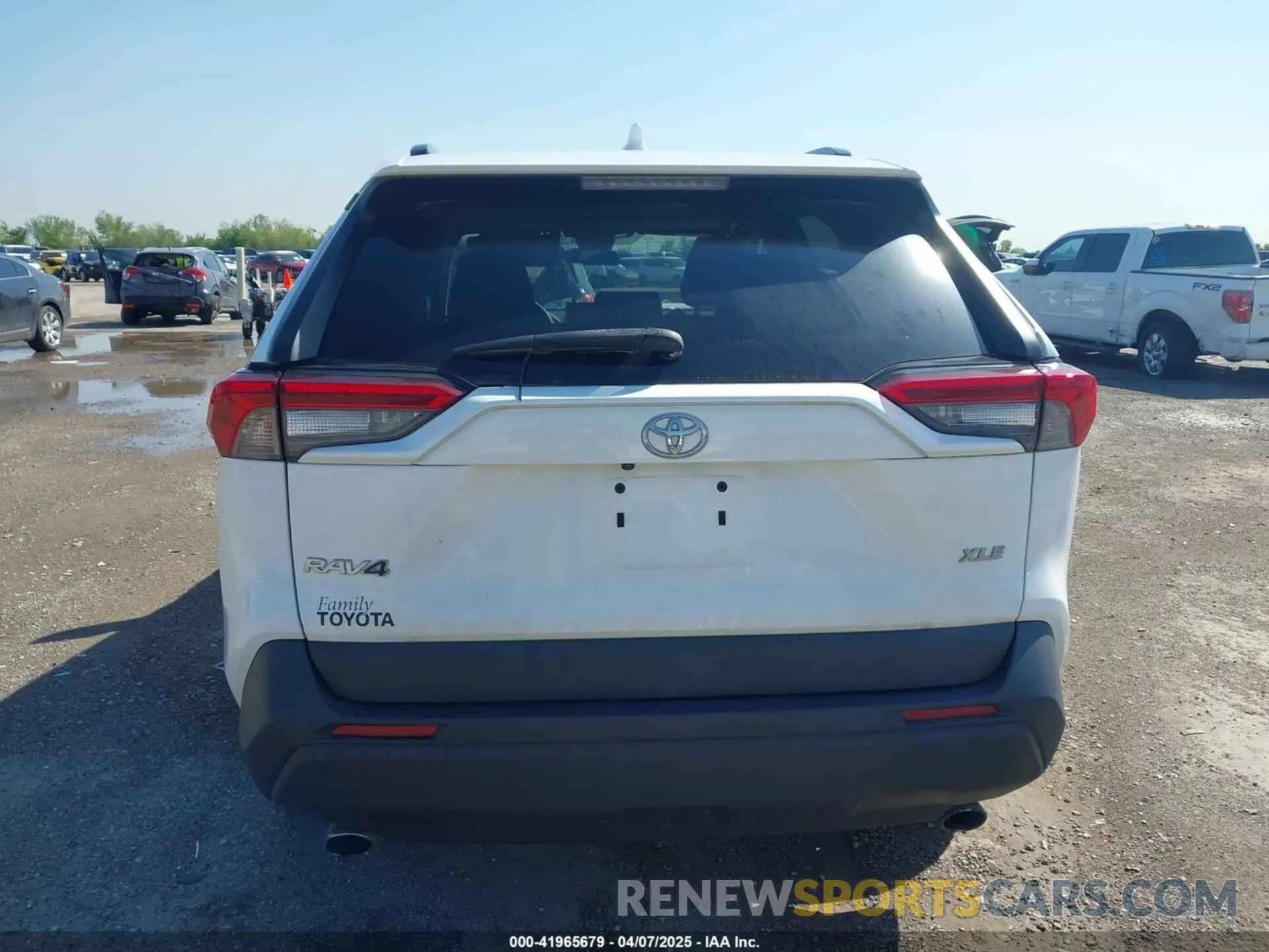16 Photograph of a damaged car 2T3W1RFV9KC005888 TOYOTA RAV4 2019