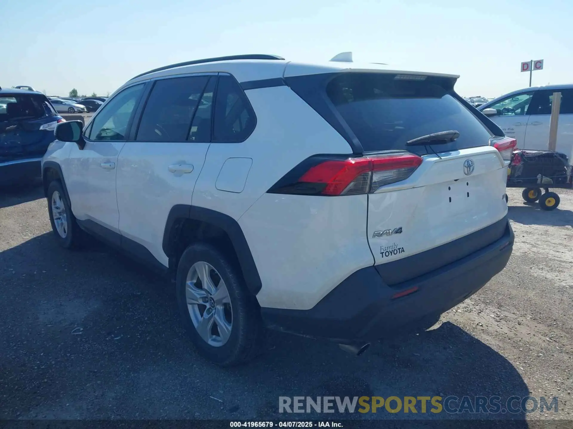 3 Photograph of a damaged car 2T3W1RFV9KC005888 TOYOTA RAV4 2019