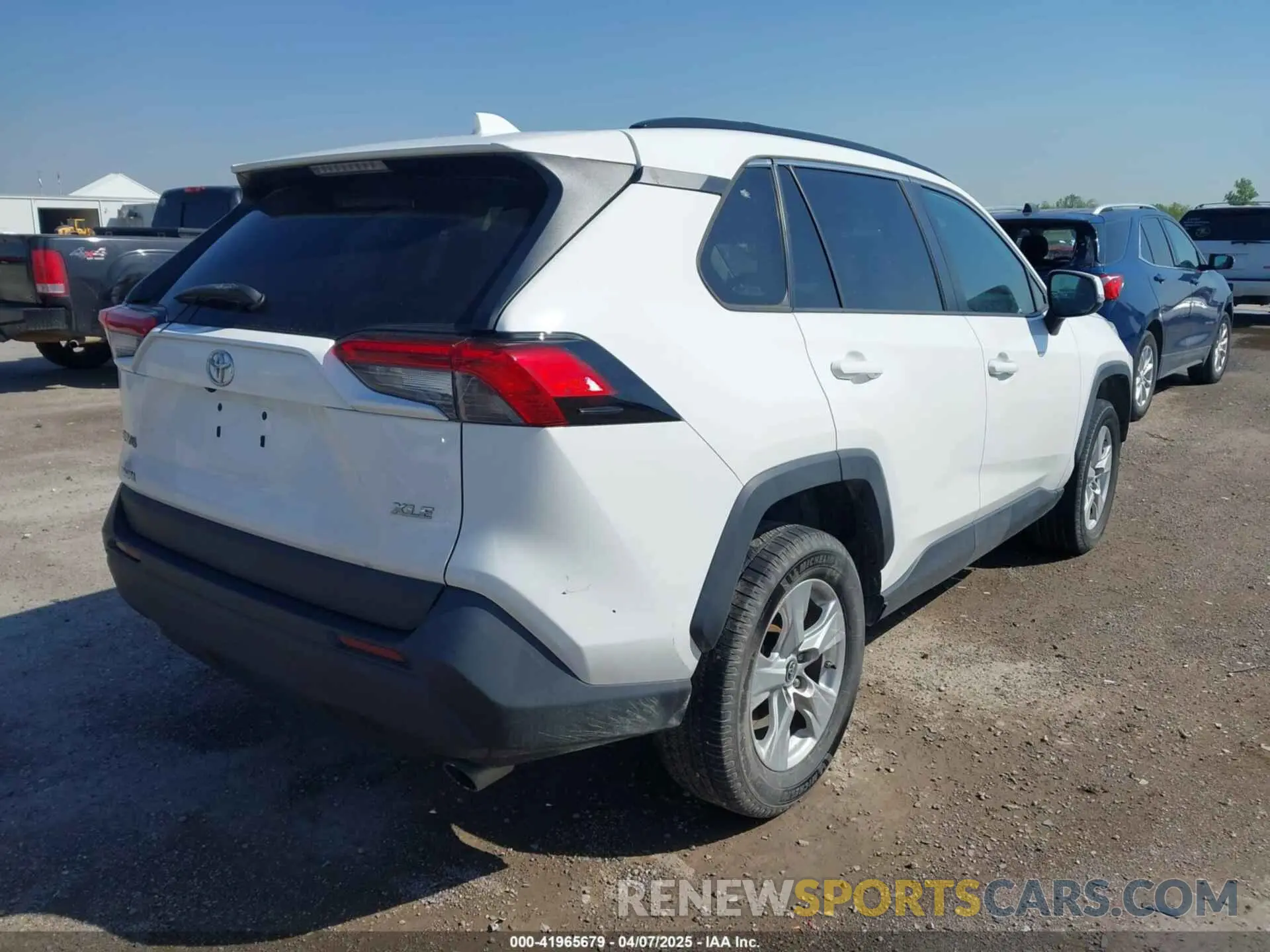 4 Photograph of a damaged car 2T3W1RFV9KC005888 TOYOTA RAV4 2019