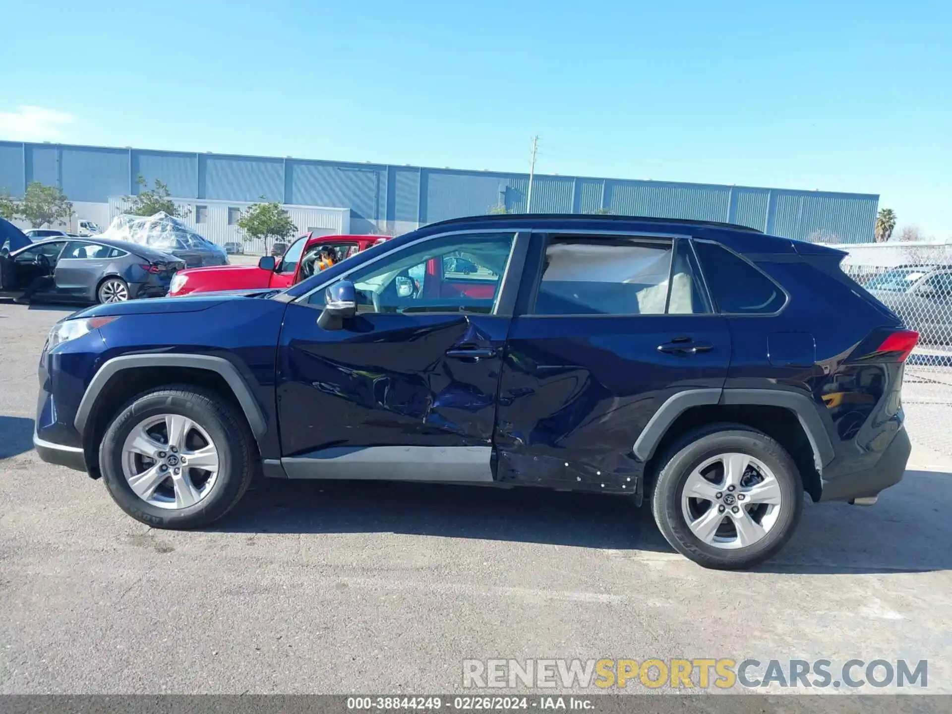 14 Photograph of a damaged car 2T3W1RFV9KC013795 TOYOTA RAV4 2019