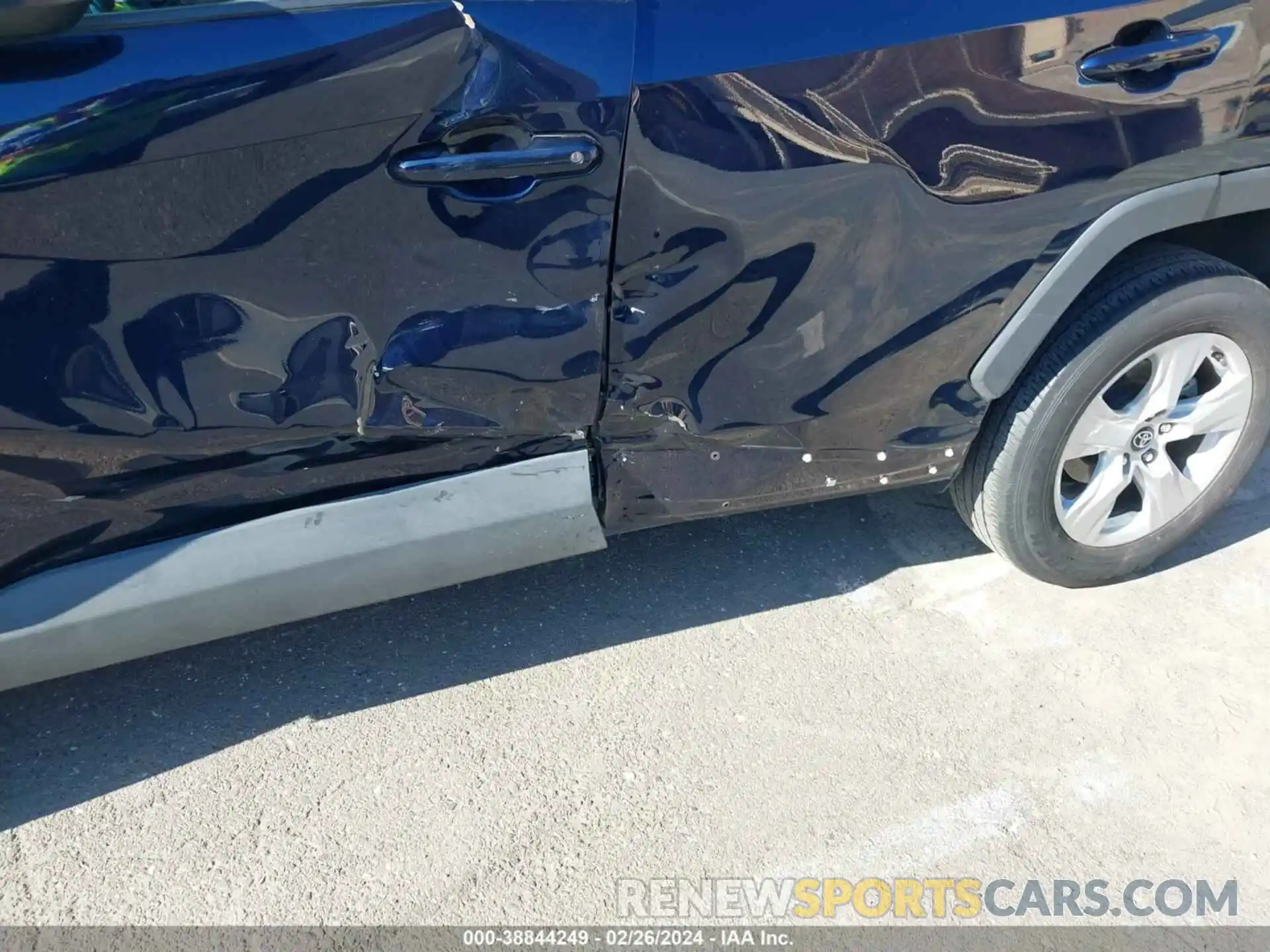 6 Photograph of a damaged car 2T3W1RFV9KC013795 TOYOTA RAV4 2019