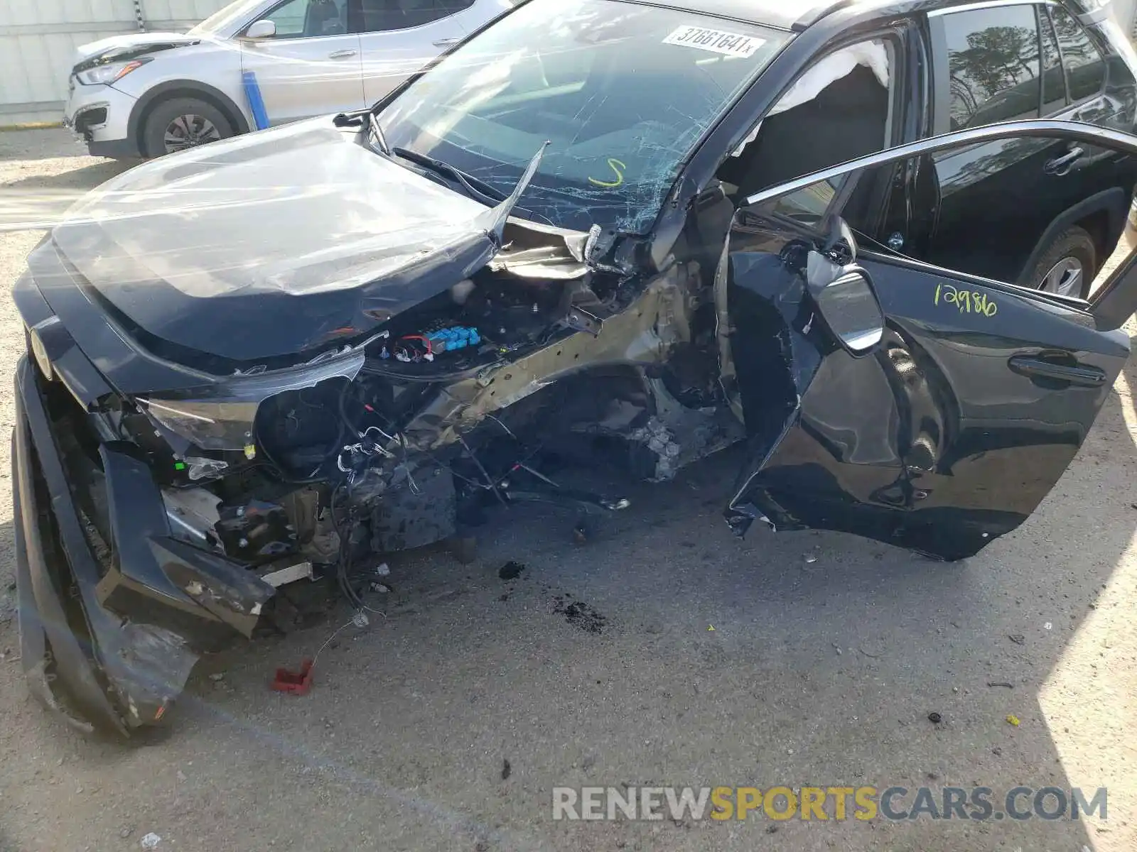 9 Photograph of a damaged car 2T3W1RFV9KC021623 TOYOTA RAV4 2019