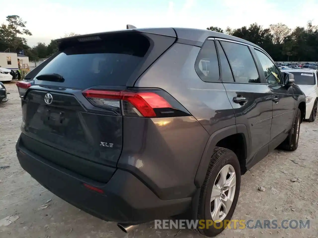 4 Photograph of a damaged car 2T3W1RFV9KC031083 TOYOTA RAV4 2019