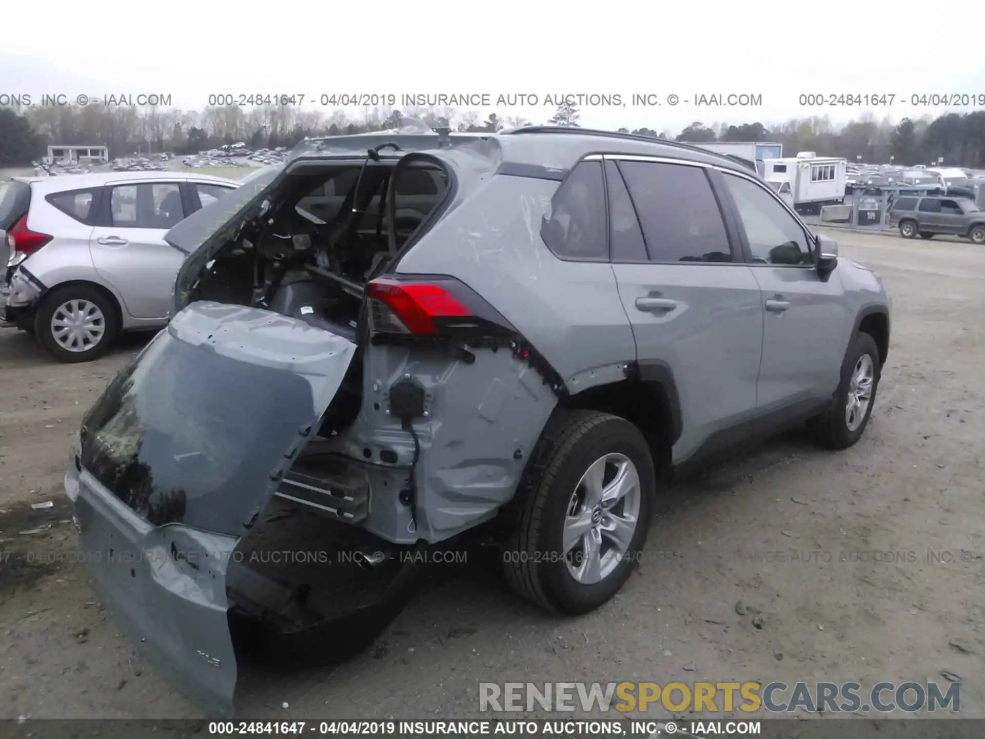 4 Photograph of a damaged car 2T3W1RFV9KW004500 TOYOTA RAV4 2019