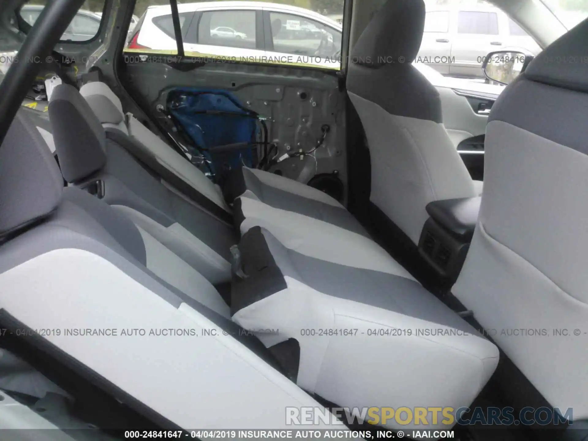 8 Photograph of a damaged car 2T3W1RFV9KW004500 TOYOTA RAV4 2019