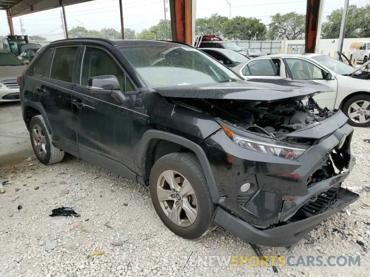 4 Photograph of a damaged car 2T3W1RFV9KW007090 TOYOTA RAV4 2019