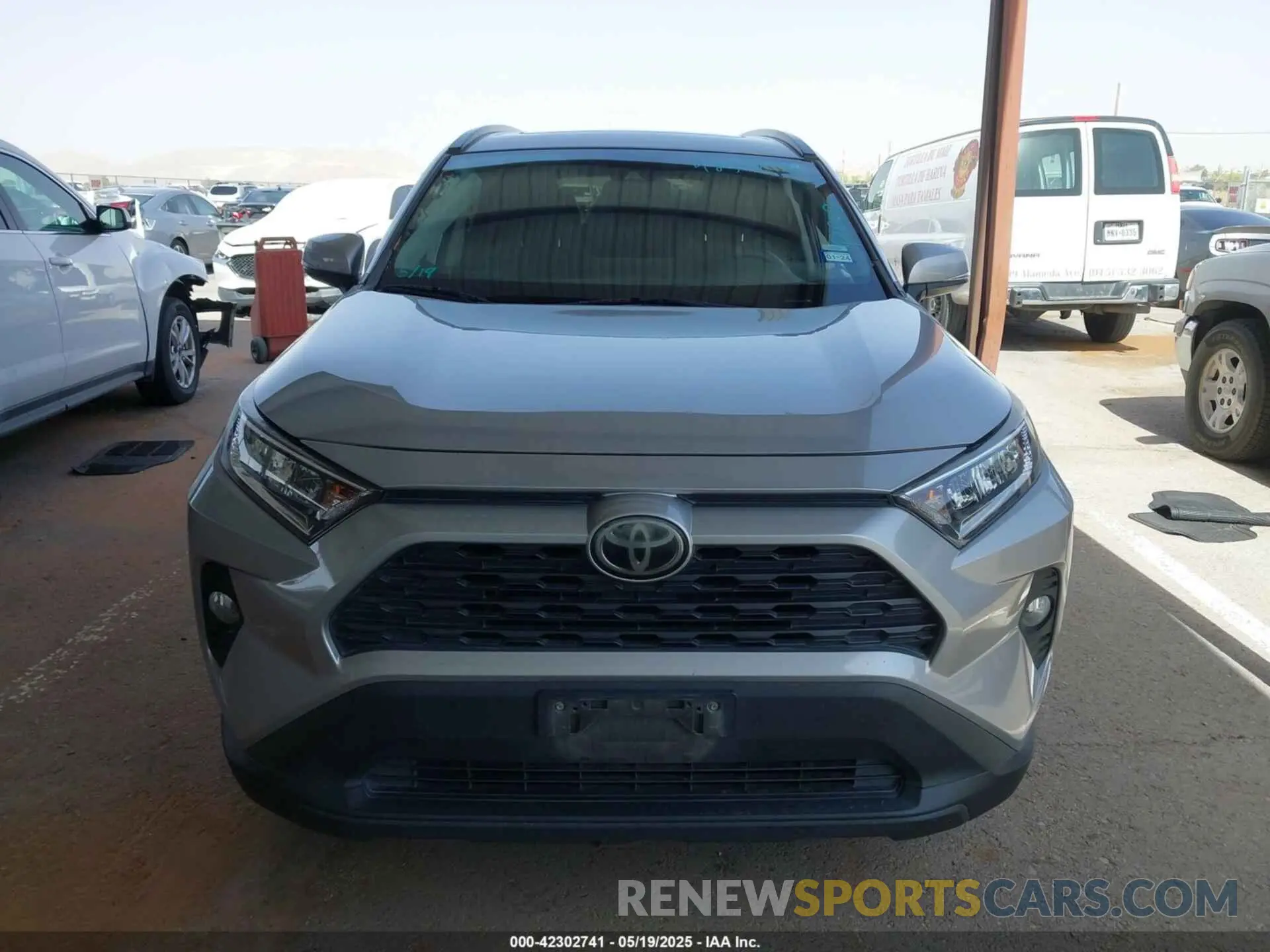 12 Photograph of a damaged car 2T3W1RFV9KW009549 TOYOTA RAV4 2019