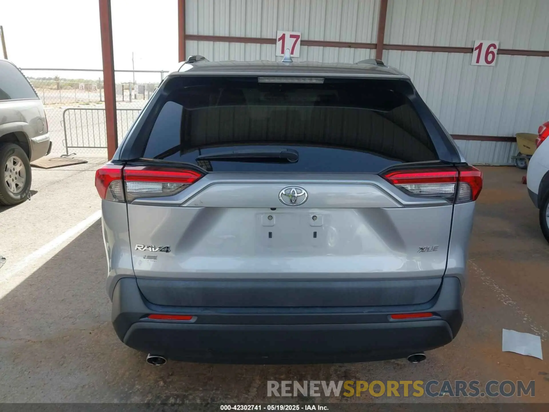 16 Photograph of a damaged car 2T3W1RFV9KW009549 TOYOTA RAV4 2019