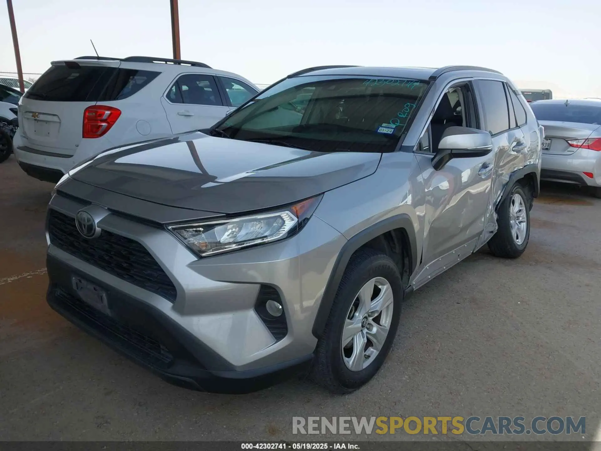 2 Photograph of a damaged car 2T3W1RFV9KW009549 TOYOTA RAV4 2019