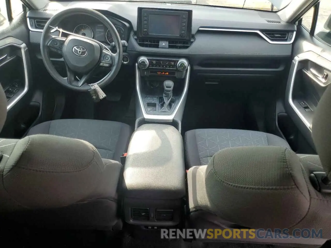 8 Photograph of a damaged car 2T3W1RFV9KW013021 TOYOTA RAV4 2019