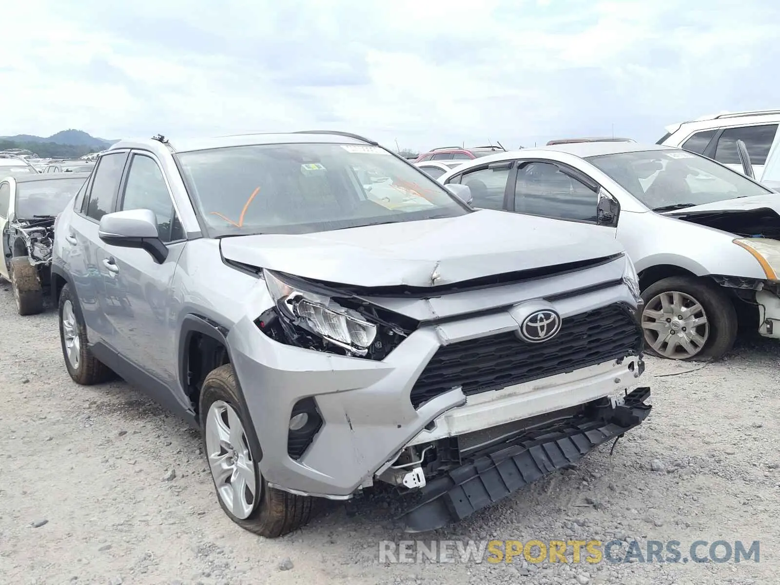 1 Photograph of a damaged car 2T3W1RFV9KW015156 TOYOTA RAV4 2019