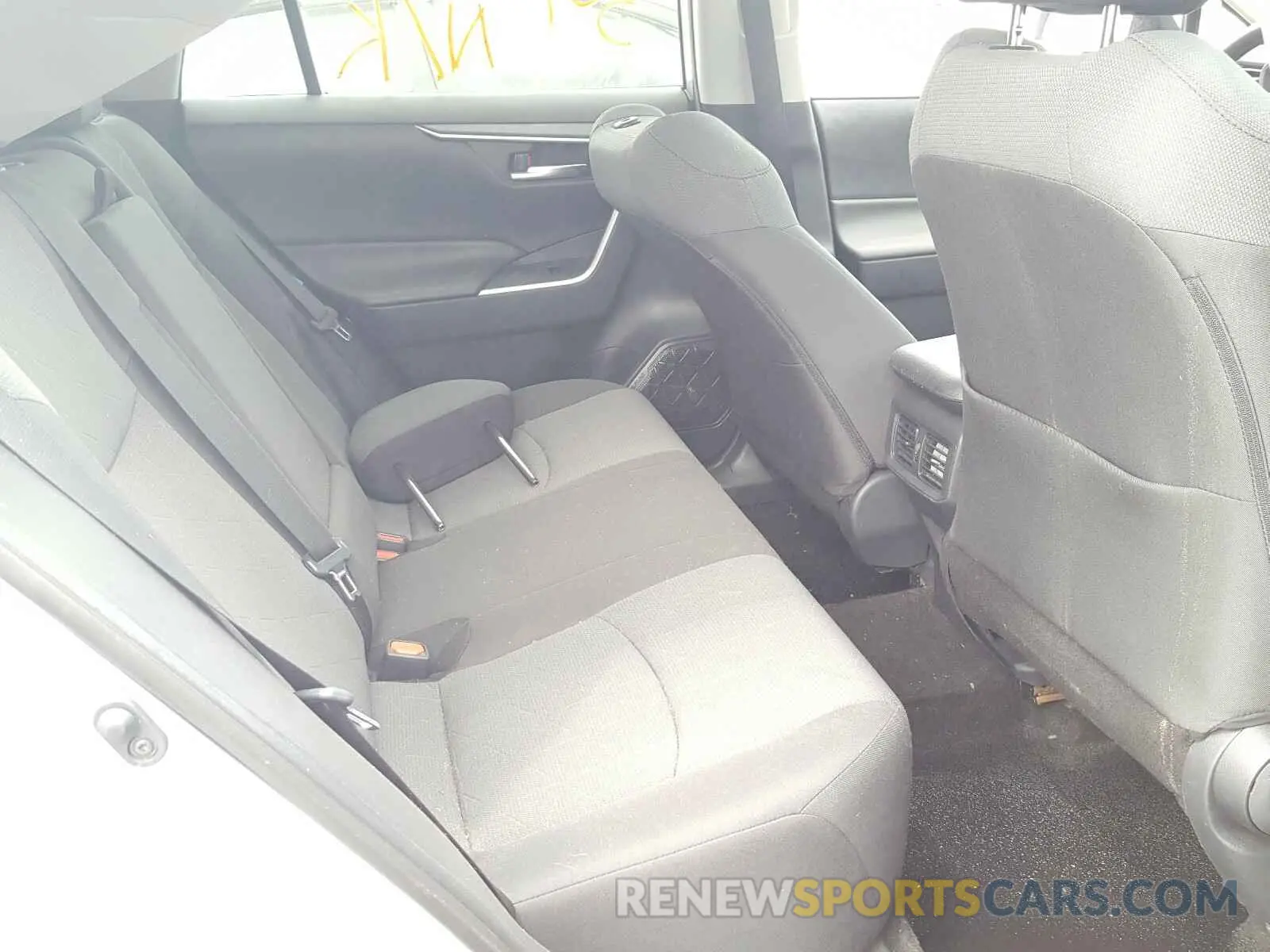 6 Photograph of a damaged car 2T3W1RFV9KW015156 TOYOTA RAV4 2019