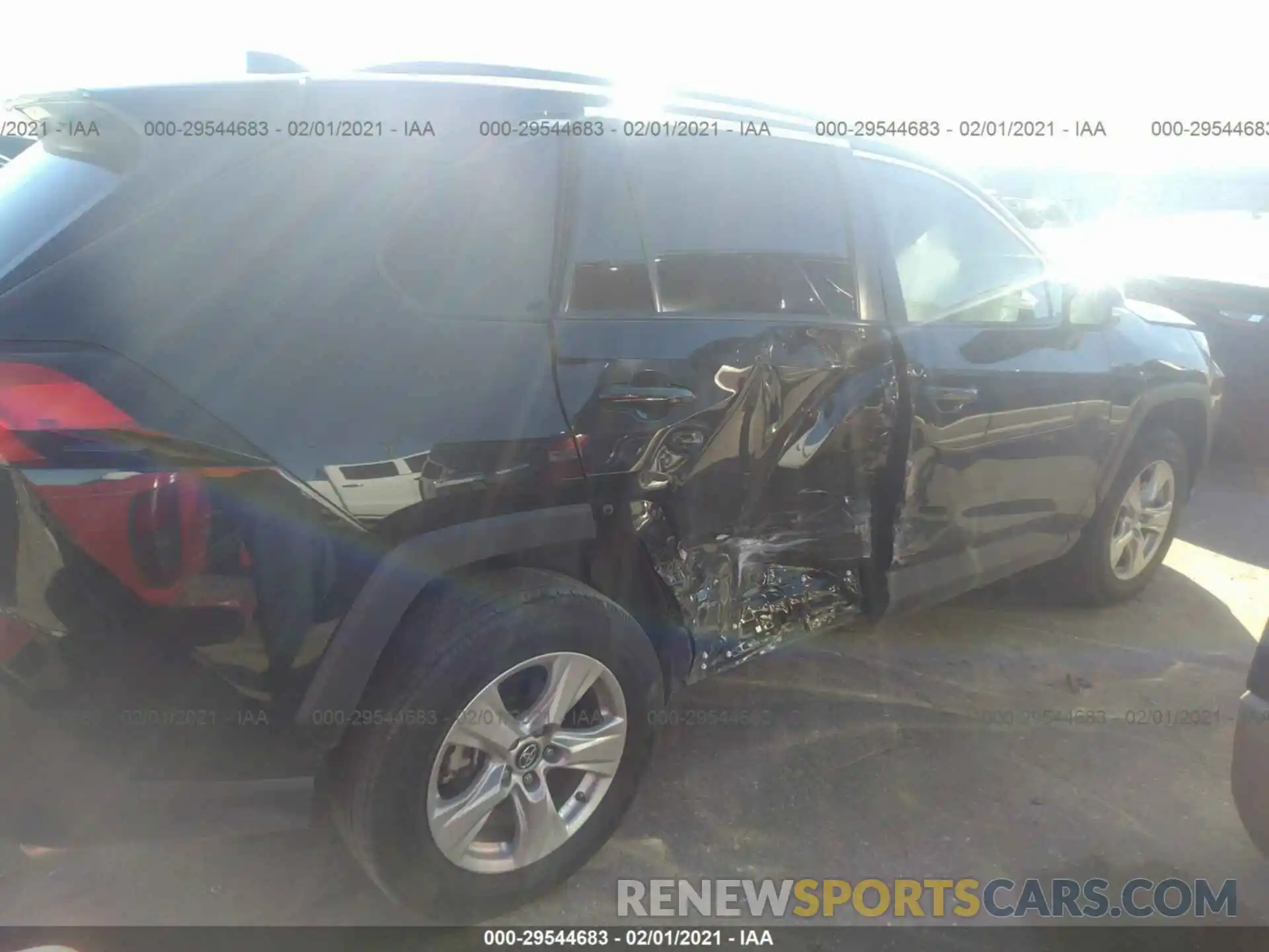 4 Photograph of a damaged car 2T3W1RFV9KW016033 TOYOTA RAV4 2019