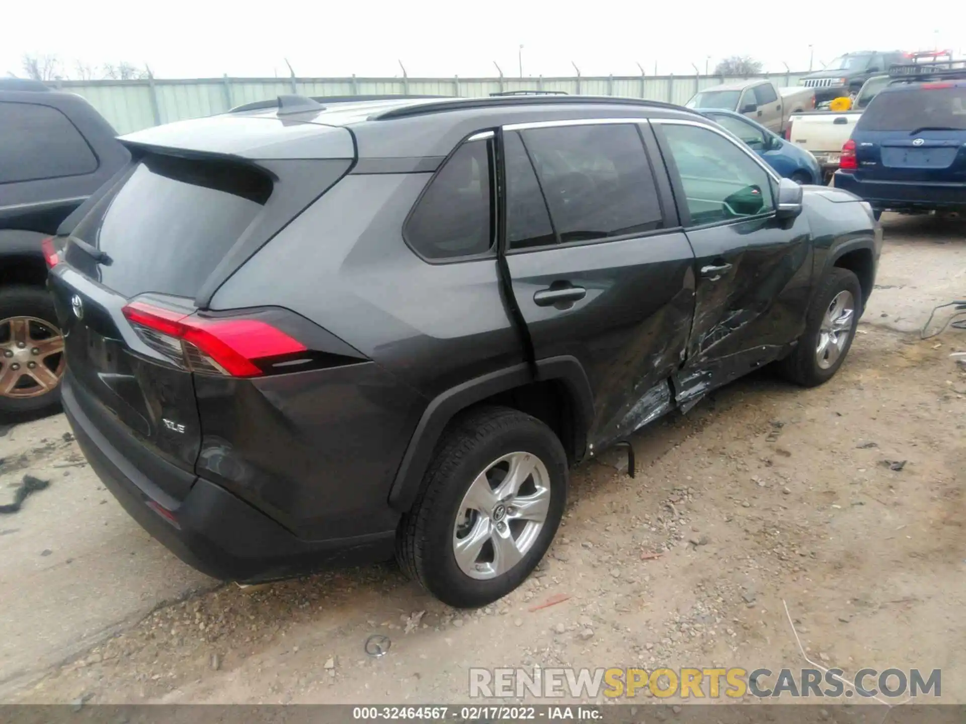 4 Photograph of a damaged car 2T3W1RFV9KW023340 TOYOTA RAV4 2019