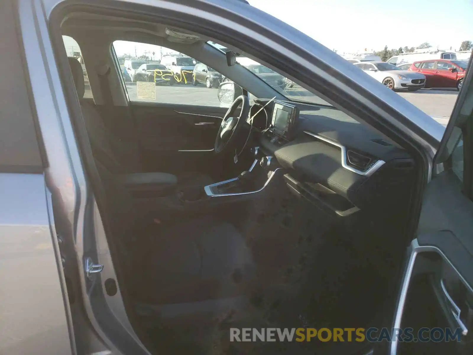 5 Photograph of a damaged car 2T3W1RFV9KW025217 TOYOTA RAV4 2019