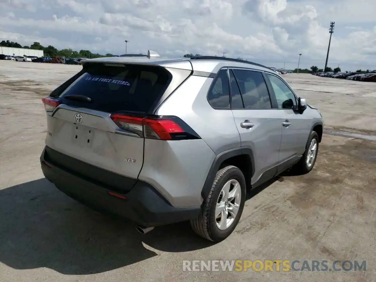 4 Photograph of a damaged car 2T3W1RFV9KW032569 TOYOTA RAV4 2019