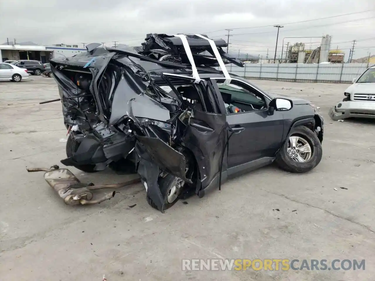 4 Photograph of a damaged car 2T3W1RFV9KW038548 TOYOTA RAV4 2019